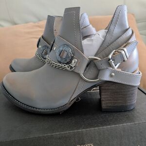 Freebird By Steven Mystic Smoke Leather Chain Harness Style Boots Booties 10 NIB